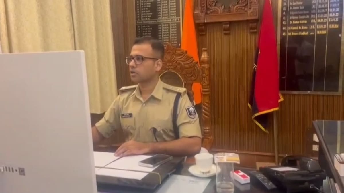 ​भारत-नेपाल सीमा पर अवैध प्रवेश: म्यांमार और स्विट्जरलैंड के दो नागरिक हिरासत में, पूछताछ जारी