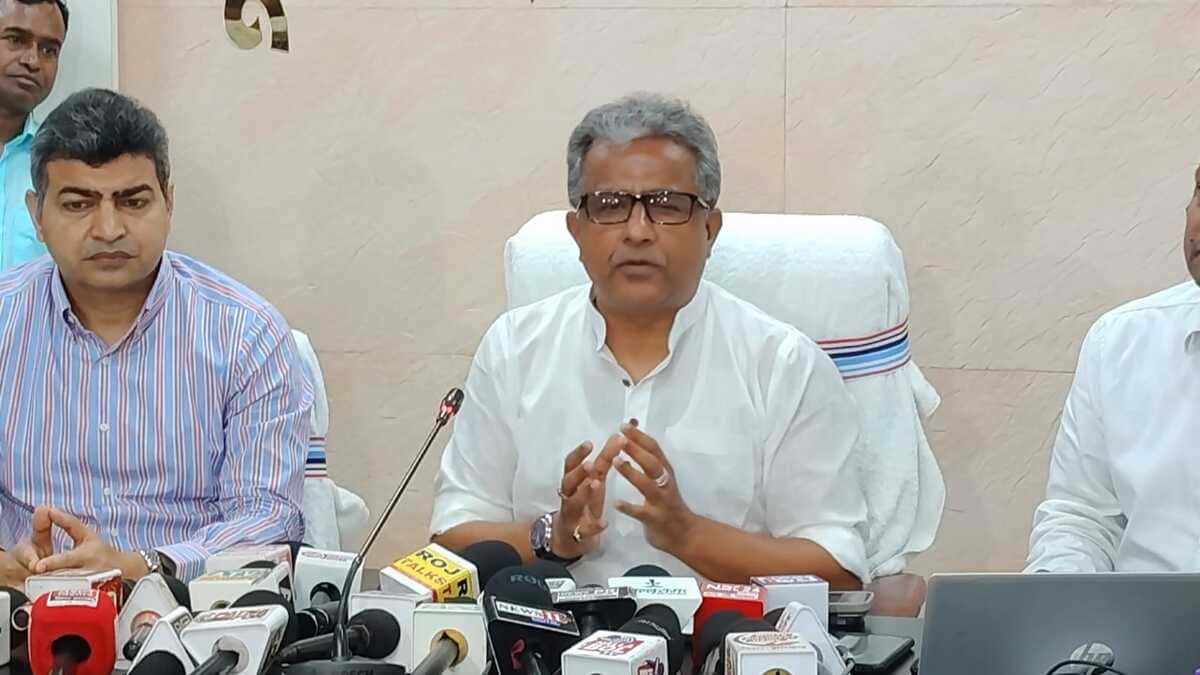 बिहार में निवेश और स्टार्टअप की नई राह, आईटी मंत्री नीतीश मिश्रा ने लॉन्च किया प्रवासी कनेक्ट पोर्टल
