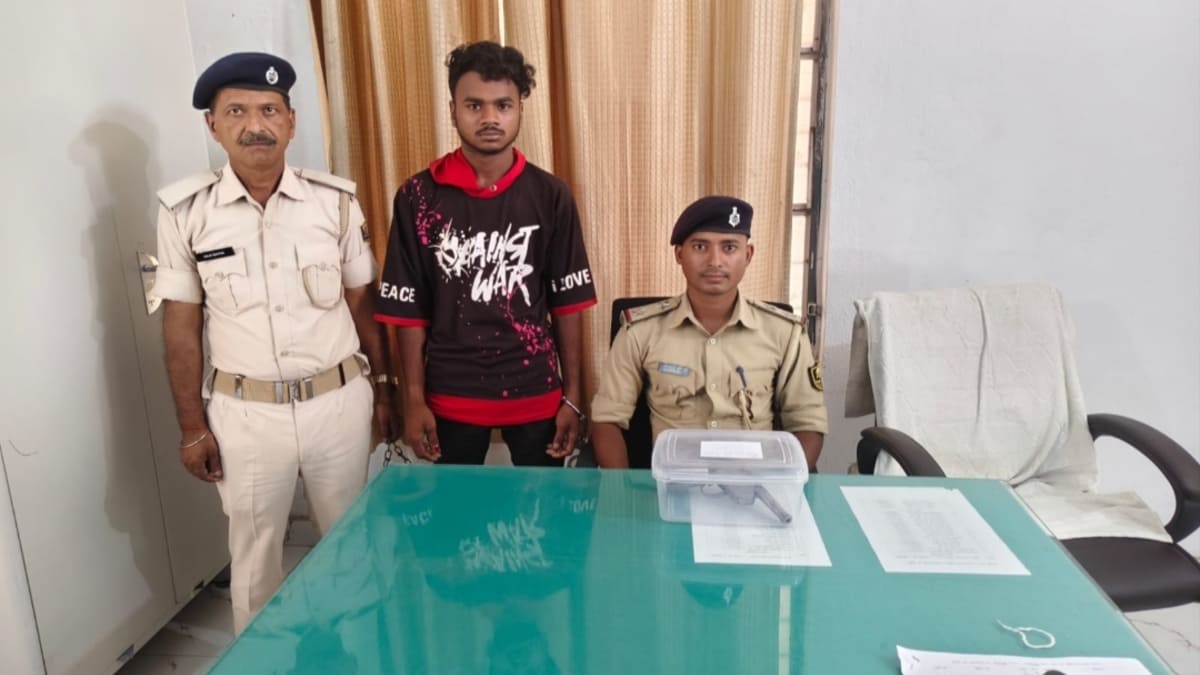 हथियार के साथ वीडियो वायरल करना पड़ा भारी: सुगौली पुलिस की बड़ी कार्रवाई, देसी कट्टे के साथ युवक गिरफ्तार