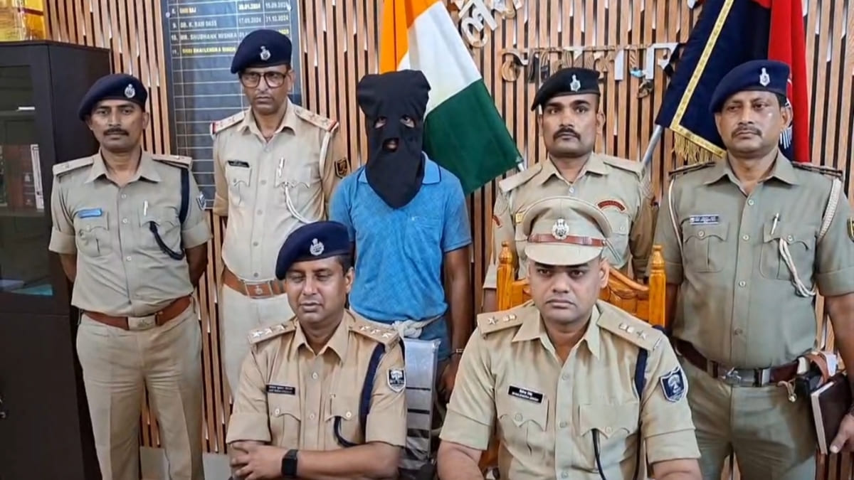 ​भागलपुर में सांसद अजय मंडल के कार्यालय में हुई चोरी का 48 घंटे में पर्दाफाश, सरकारी पिस्टल-गोलियों के साथ अपराधी गिरफ्तार
