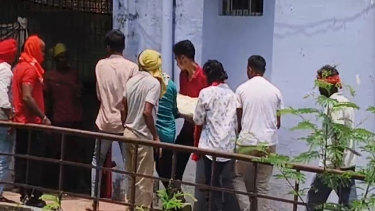 सासाराम में कर्ज और पारिवारिक तनाव में घिरे पैक्स सचिव ने की आत्महत्या, अस्पताल में तोड़ा दम