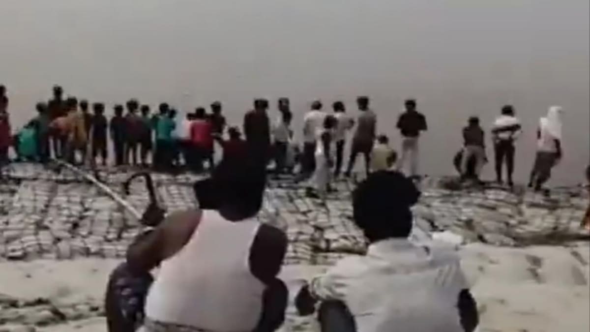 कोसी नदी में नाव हादसा: चार किसान लापता, सात ने तैरकर बचाई जान, SDRF चला रही सर्च ऑपरेशन