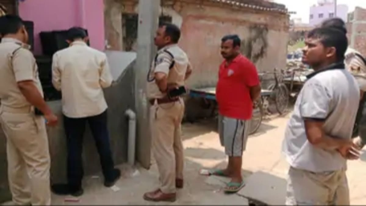 नवादा में 10 रुपये के लिए दो समुदायों में तनातनी, जिंदगी और मौत से लड़ रहा युवक, पुलिस की कड़ी निगरानी