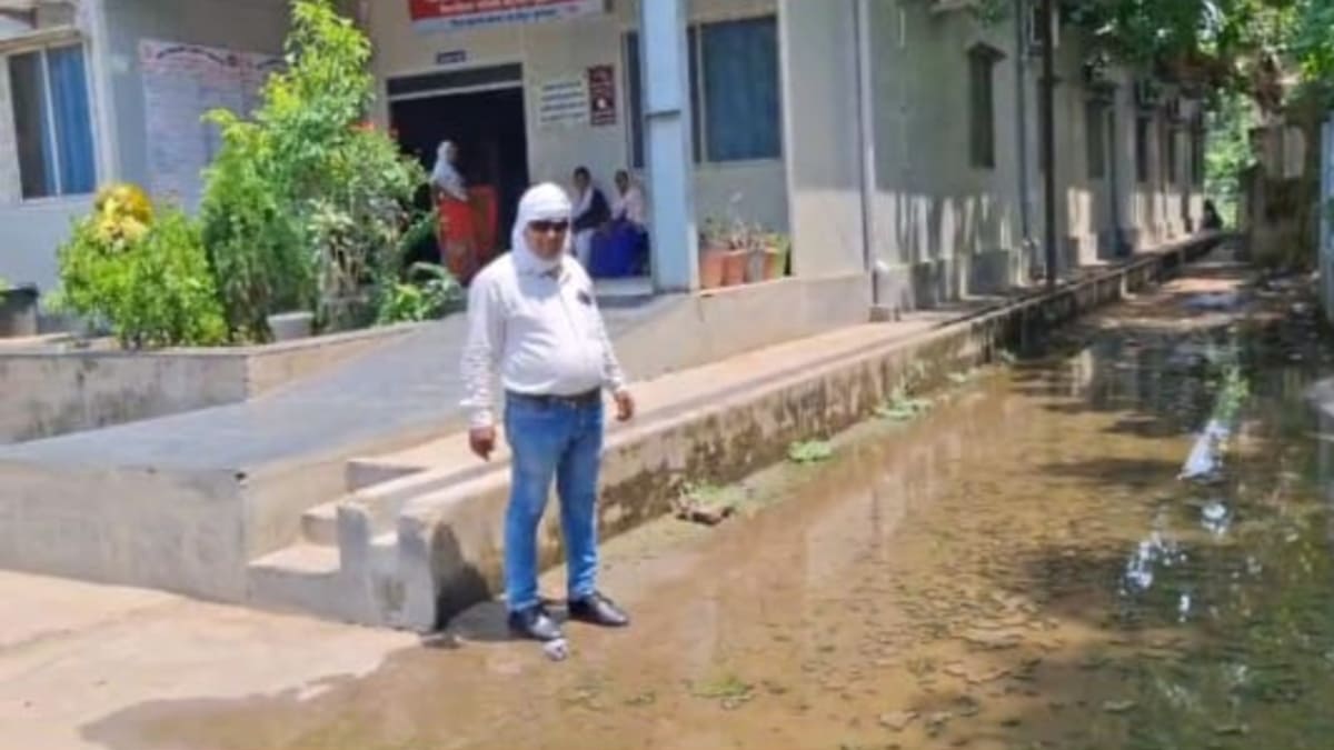 ​जल-जमाव से जूझ रहा सासाराम सदर अस्पताल: निकासी की व्यवस्था न होने से मरीजों का हाल बेहाल