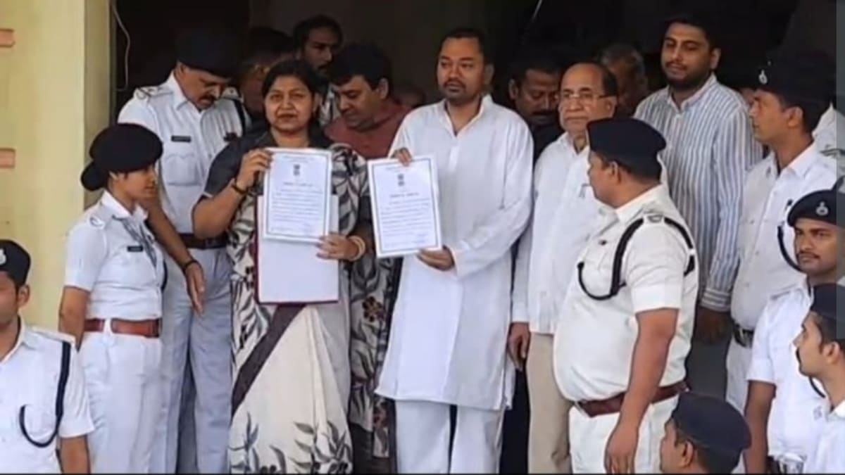 ​निशांत कुमार बने MLC: सर्टिफिकेट वितरण कार्यक्रम में पवन सिंह रहे नदारद, जताया विकास का संकल्प