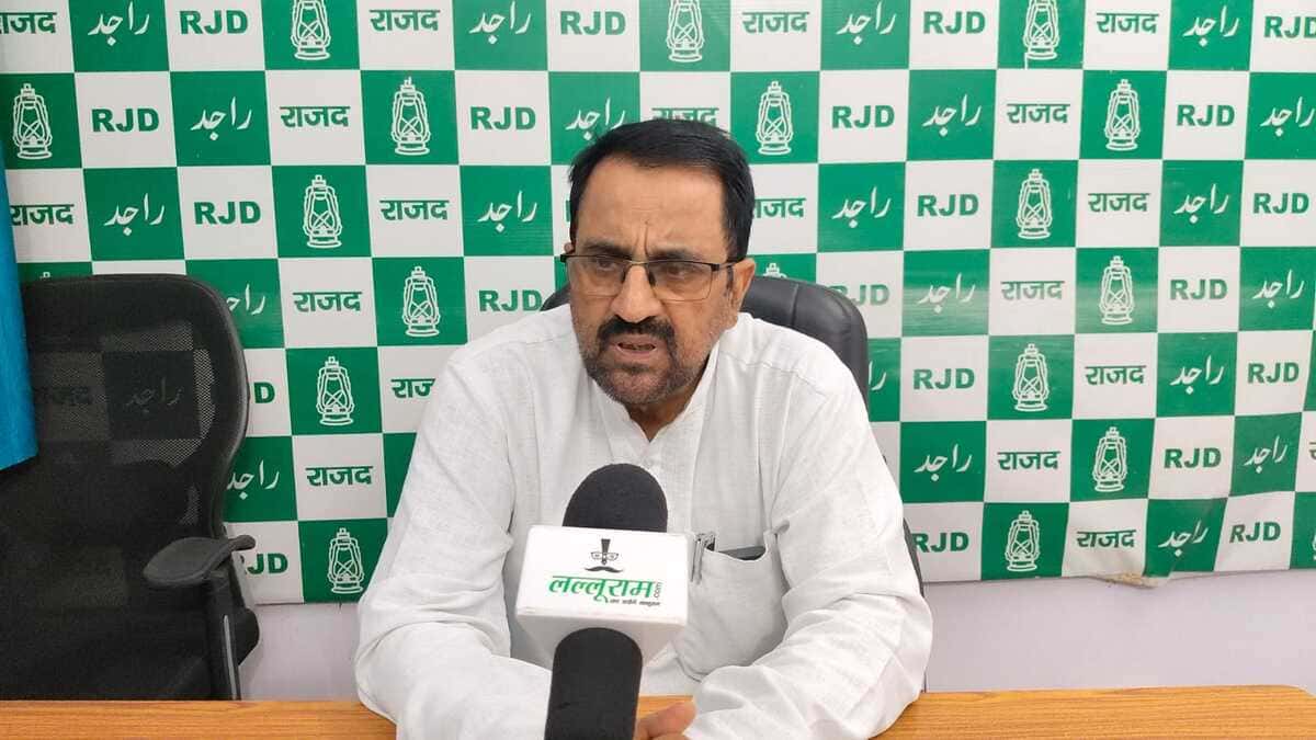 ​सरकारी स्कूलों की बदहाली पर राजद का तंज, बोले एजाज अहमद- ‘सिर्फ कागजी गाइडलाइन से नहीं बदलेगी बिहार की शिक्षा’