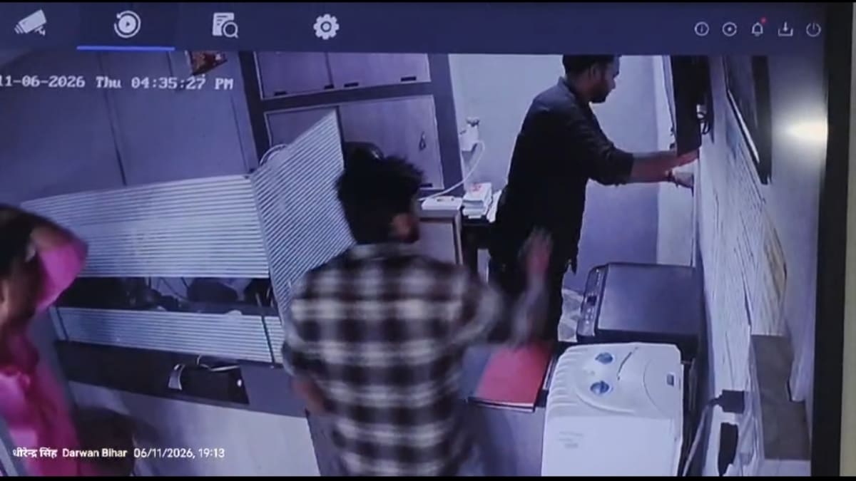 कैमूर में बेखौफ अपराधियों का तांडव, हथियार लहराए और CSP में घुसकर की तोड़फोड़