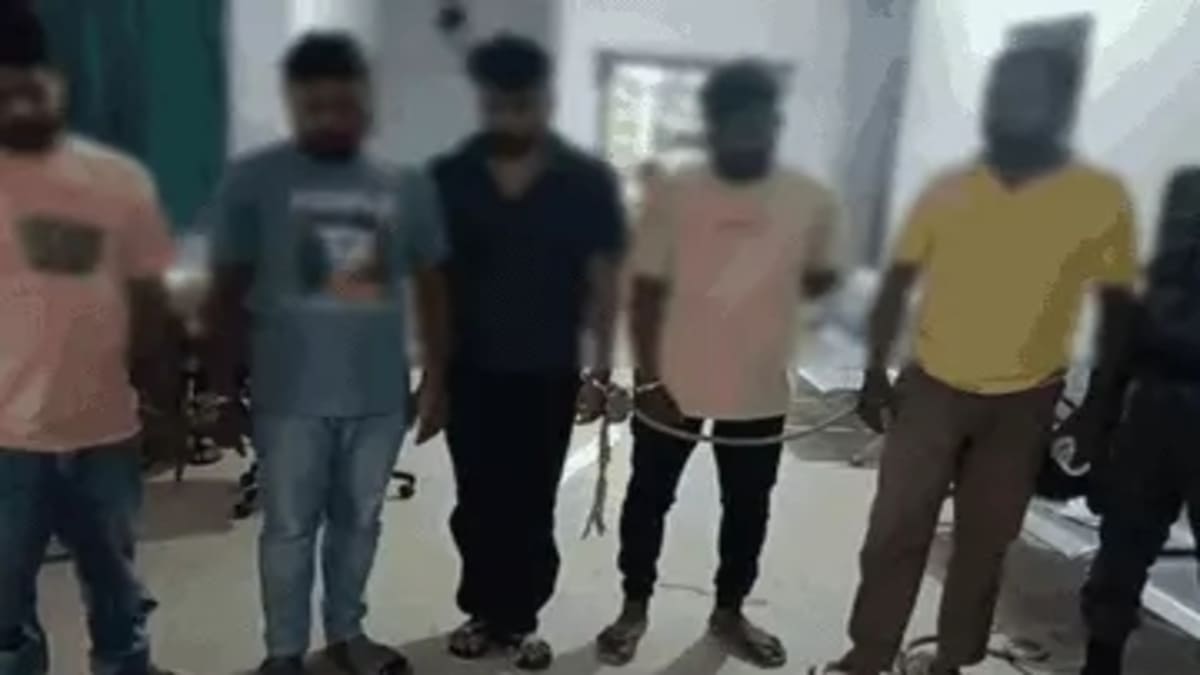 ​भोजपुर में फार्म हाउस में शराब और हर्ष फायरिंग, महिला डांसरों के साथ जश्न मना रहे 5 युवक गिरफ्तार