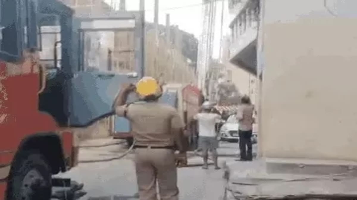 पटना के बिस्कोमान भवन की 13वीं मंजिल पर भीषण आग, बेल्ट्रॉन कार्यालय को भारी नुकसान