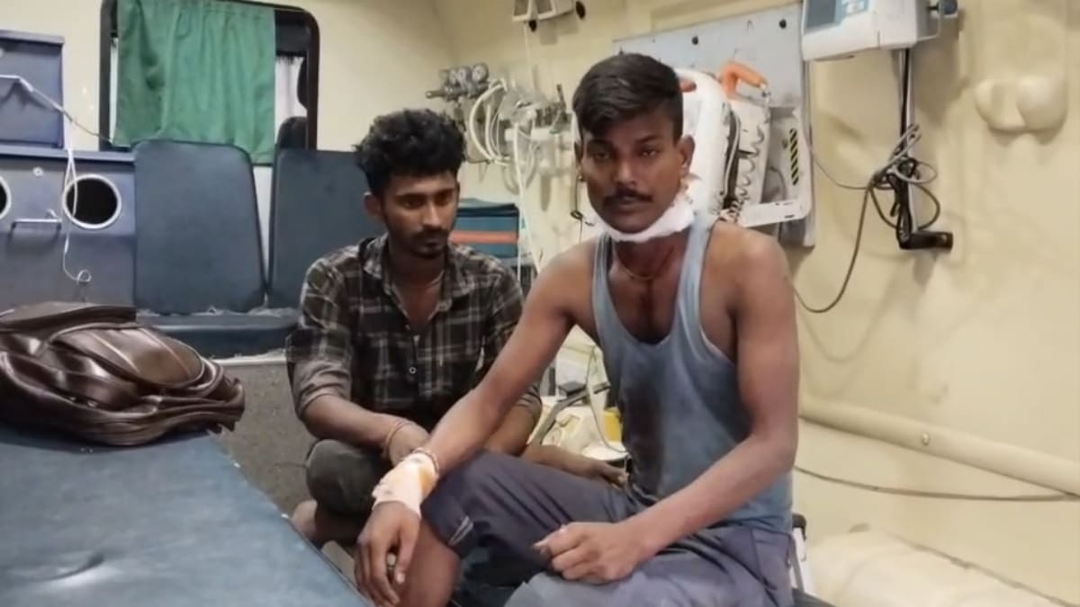 कटिहार के कोढ़ा में भीषण सड़क हादसा, मजदूरों से भरी बस पलटी, 25 घायल, 15 की हालत गंभीर
