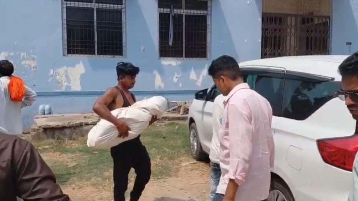 सासाराम में सड़क किनारे खेल रहे 3 वर्षीय मासूम को ट्रक ने कुचला, मौके पर ही दर्दनाक मौत