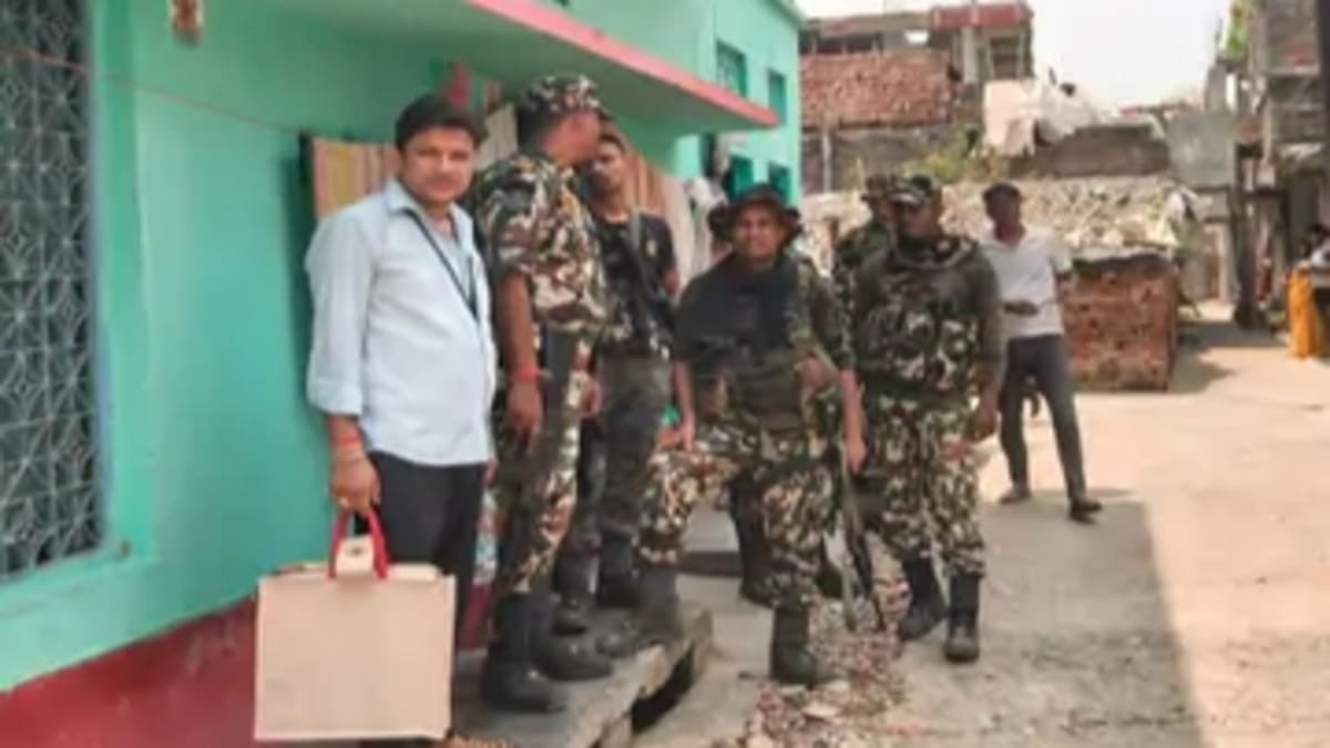 ​पटना-नालंदा में EOU का बड़ा ऑपरेशन: टॉप-10 अपराधी संतोष डॉन के 25 ठिकानों पर रेड, वित्तीय नेटवर्क की हो रही गहन जांच