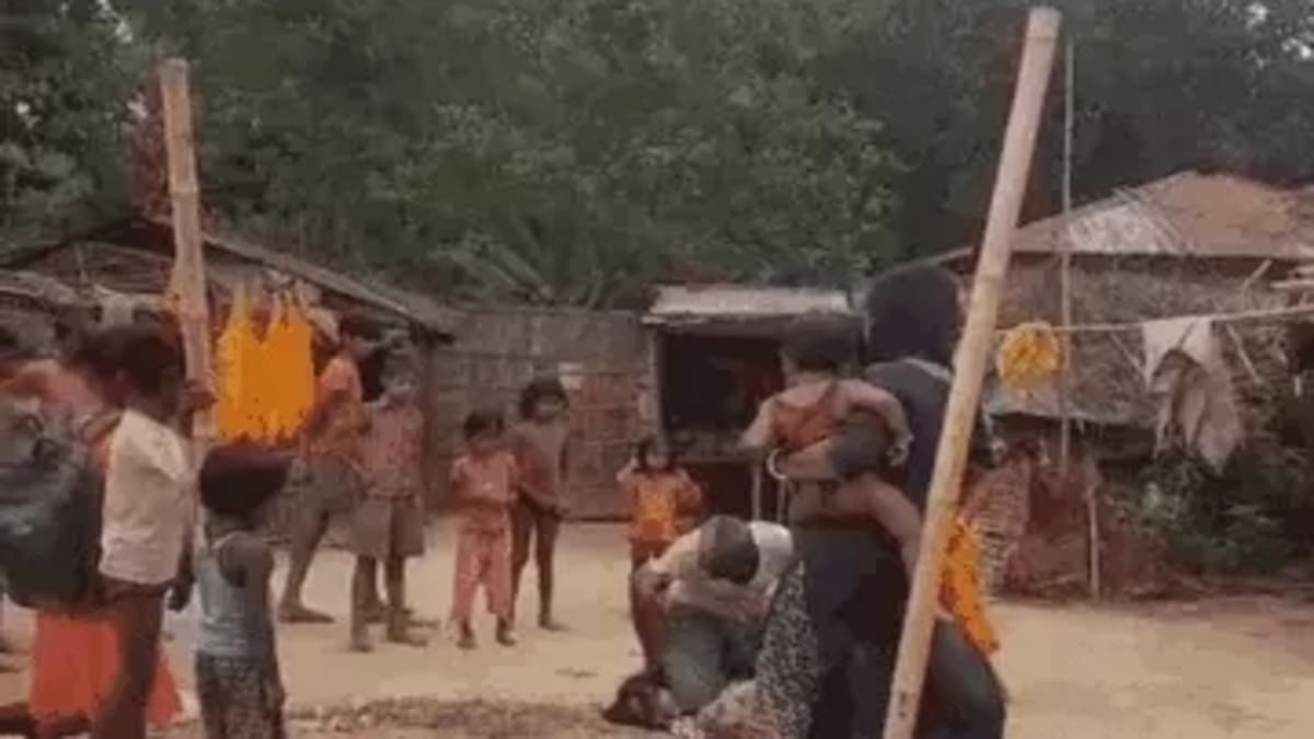 मधेपुरा में लव मैरिज करने वाली बहू पर टूटा कहर, ससुर ने पैर से दबाया गला, वीडियो हुआ वायरल