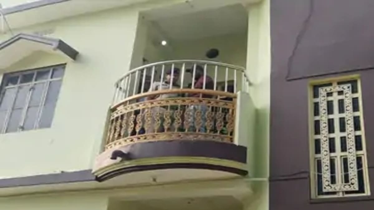 बालकनी से गिरकर लोजपा नेता वीरेंद्र तिवारी की दर्दनाक मौत, अस्पताल ले जाते समय तोड़ा दम