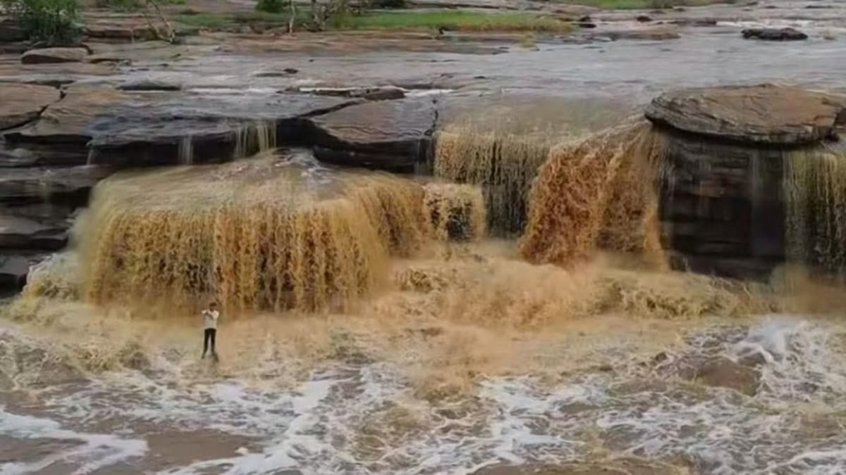 ​सासाराम के मांझर कुंड में हादसा: नहाने गए 16 वर्षीय किशोर की डूबने से मौत, 3 घंटे की मशक्कत के बाद मिला शव