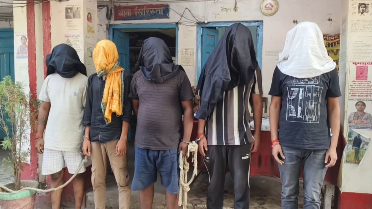 फ्लिपकार्ट को चूना लगाने वाले 5 शातिर साइबर ठग गिरफ्तार, लाखों के गैजेट्स बरामद