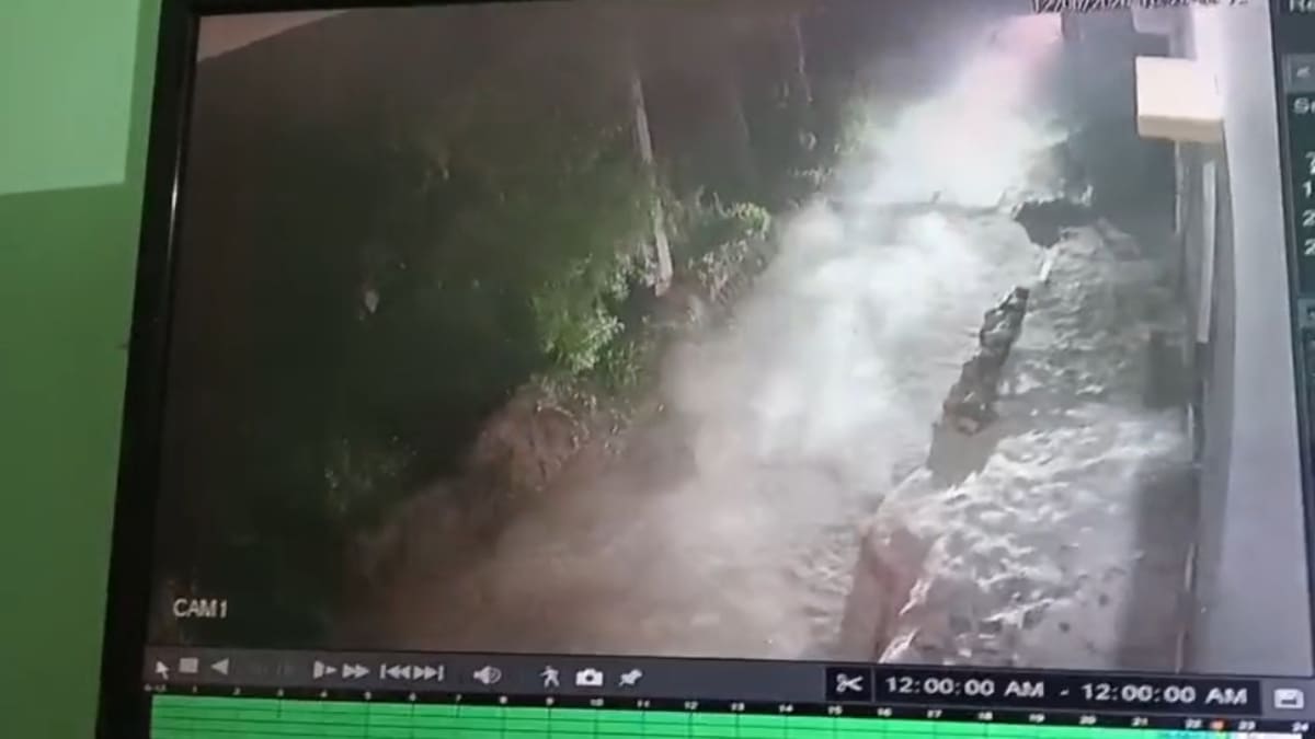 बाइक सवार अपराधियों ने ज्वेलर्स को बनाया निशाना, 20 लाख के गहने लेकर फरार, पुलिस की छापेमारी तेज