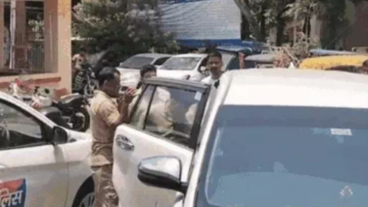​असम STF का पटना में बड़ा एक्शन: 17 करोड़ की GST चोरी में दो गिरफ्तार, ट्रांजिट रिमांड पर ले जा रही पुलिस