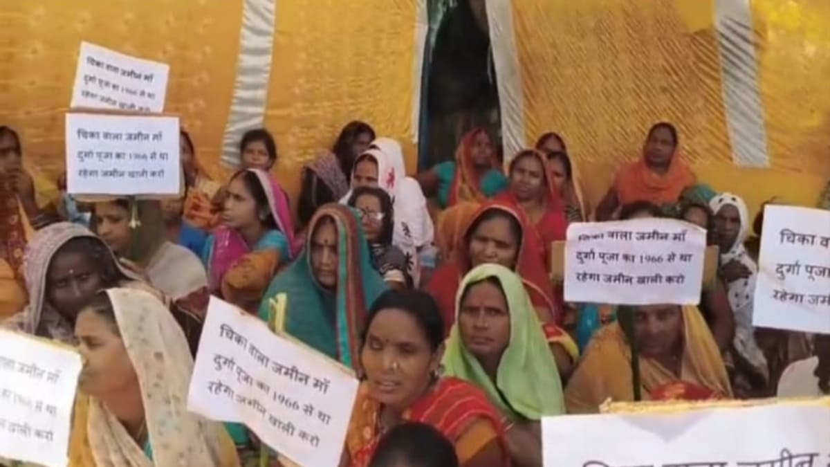सूर्यपुरा में ऐतिहासिक धरोहर को बचाने के लिए सड़क पर उतरे लोग, कार्यालय का किया घेराव