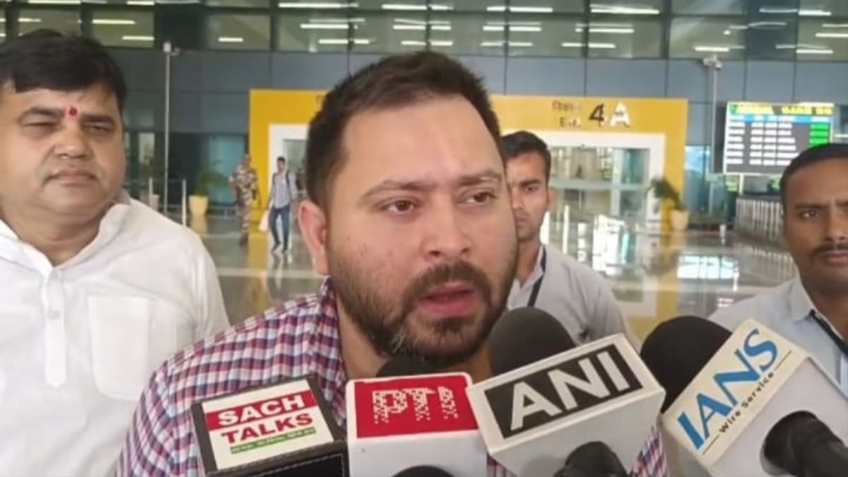 ​पटना एयरपोर्ट पर तेजस्वी यादव का बड़ा बयान, रोशन आनंद मामले में निष्पक्ष जांच और बिहार के हालातों पर सरकार को घेरा