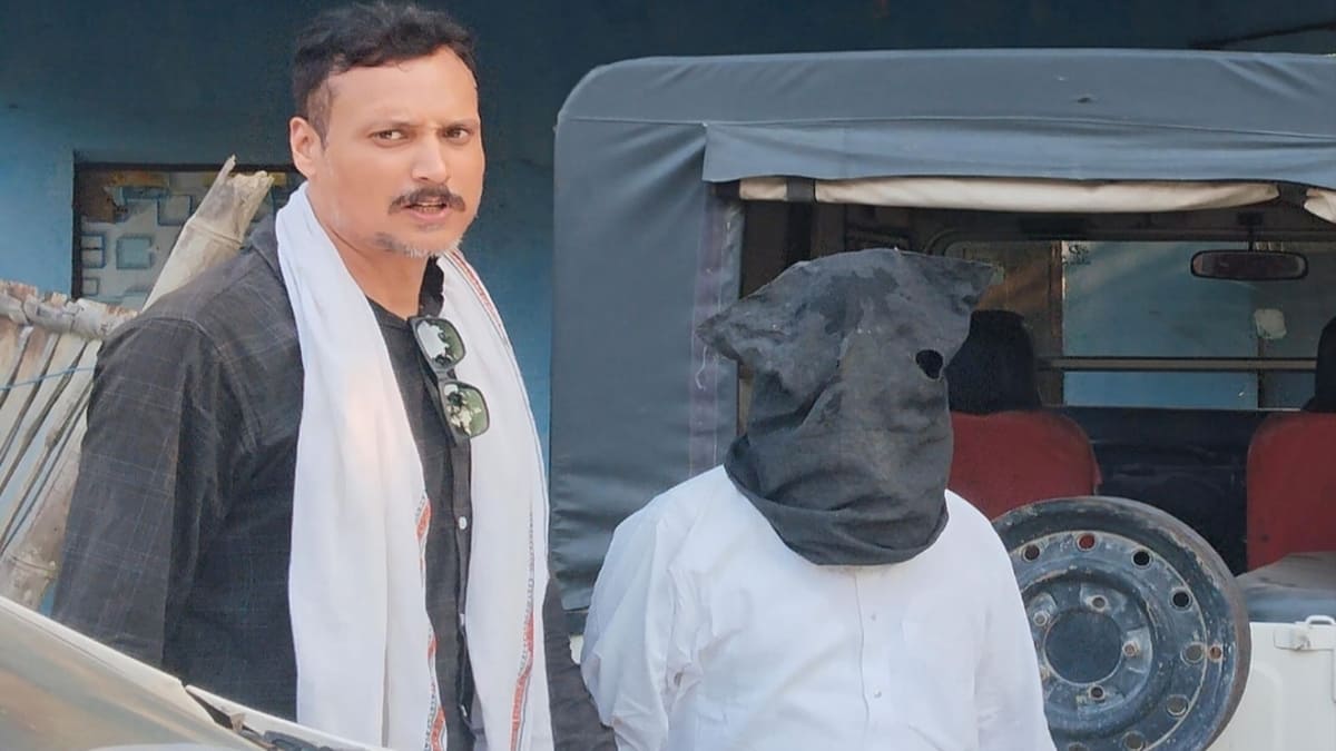 एटीएस ने पाकिस्तानी हैंडलर से जुड़े मौलाना इजहारुल हक के ठिकानों पर की छापेमारी, संदिग्ध दस्तावेज बरामद
