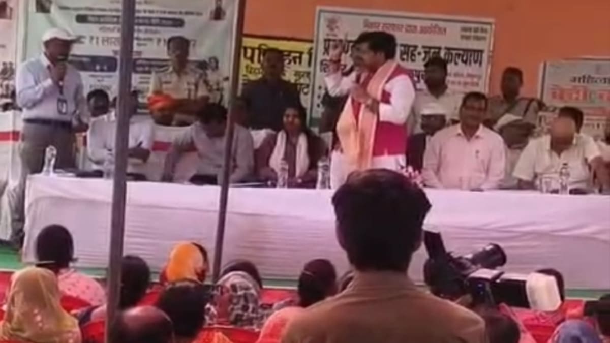 बिहार के शिक्षा मंत्री मिथिलेश तिवारी ने सीओ को लगाई फटकार, 12 घंटे का दिया अल्टीमेटम