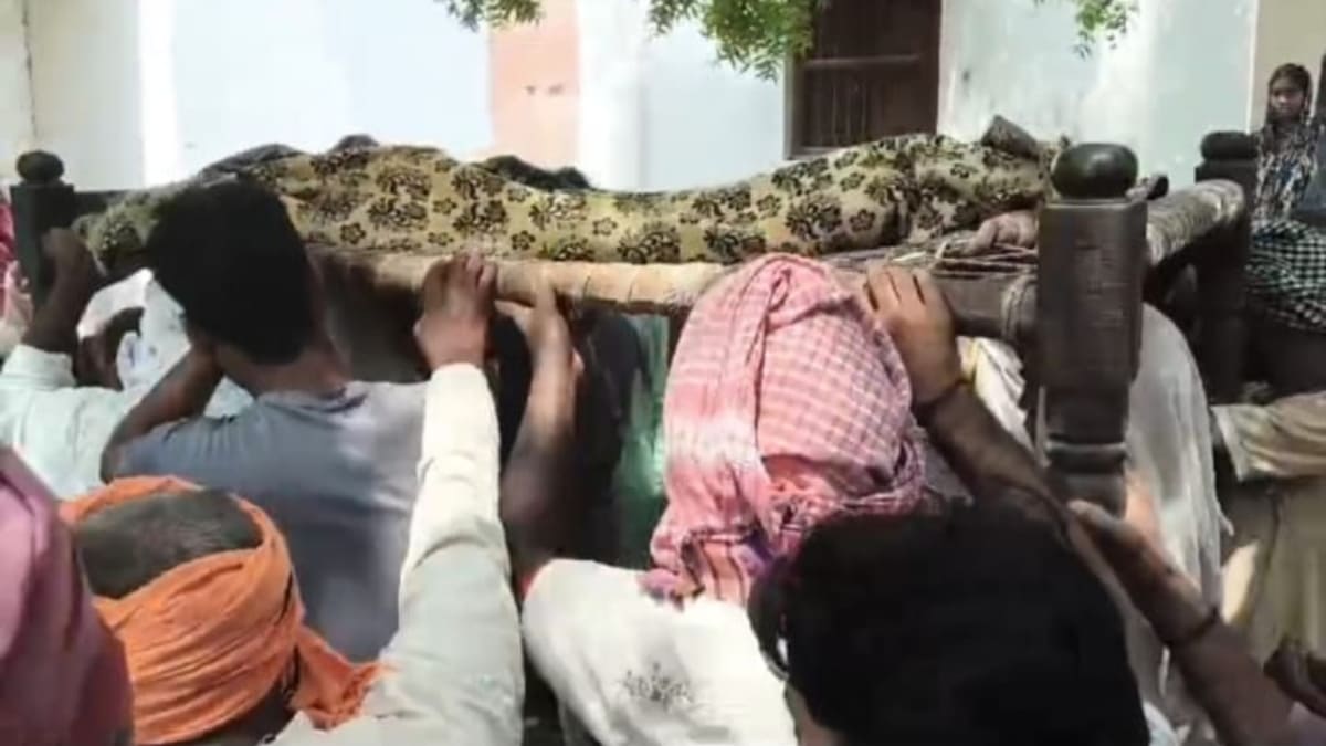 मासूमों की मौत के बाद पोस्टमार्टम के लिए वसूली, यहां मुर्दों की लगती है बोली