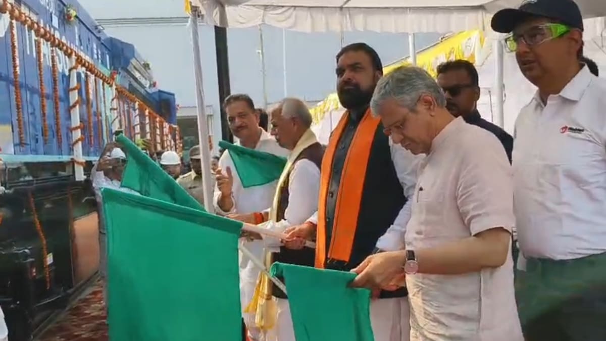 दिल्ली से सिलीगुड़ी तक बुलेट ट्रेन, 4.5 घंटे में पूरी होगी यात्रा, रेल मंत्री ने किया बड़ा ऐलान