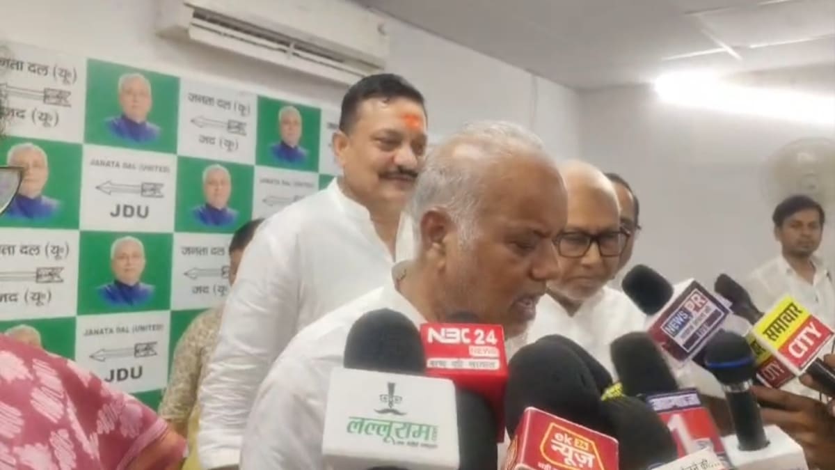जानकारी के अभाव में तेजस्वी करते हैं बयानबाजी, मंत्री श्रवण कुमार का पलटवार, कहा- हर गड़बड़ी सुधारने में सक्षम है सरकार