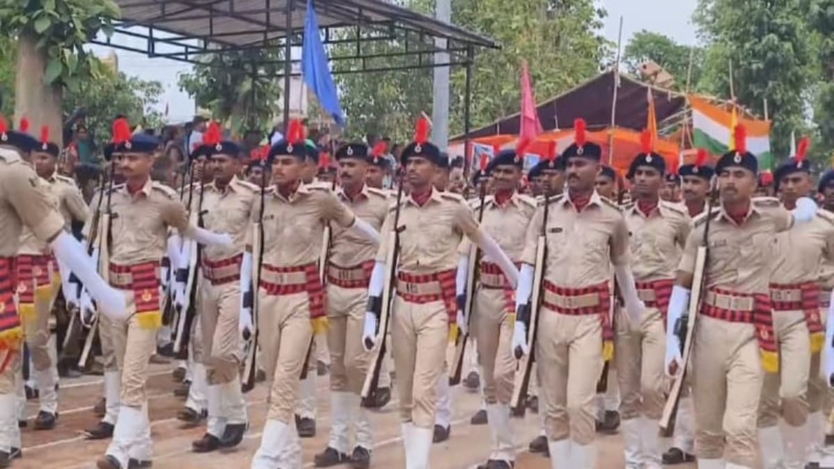 वर्दी में छिपी मानवीय संवेदना ही सच्ची सेवा, दीक्षांत समारोह में डीआईजी और एसपी ने जवानों को दिए सफलता के मंत्र