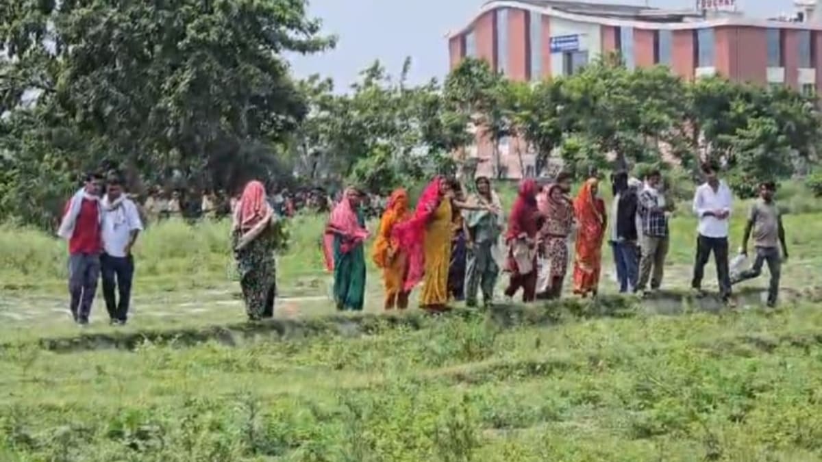 पिपरा कोठी में वाटर पार्क के लिए जमीन अधिग्रहण पर बवाल, किसानों ने भरी हुंकार – जान देंगे, पर जमीन नहीं छोड़ेंगे