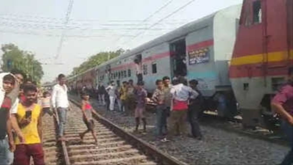 ​पटना-सहरसा इंटरसिटी एक्सप्रेस के इंजन से उठा धुआं, यात्रियों में मची अफरा-तफरी, फतुहा में थमा सफर