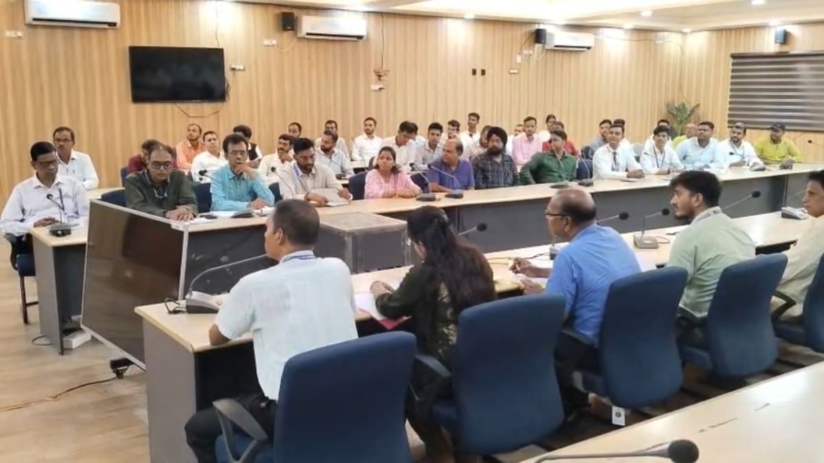 युवाओं को उद्यमी बनाने के लिए DM की नई पहल, अब हर हफ्ते होगी उद्योग वार्ता
