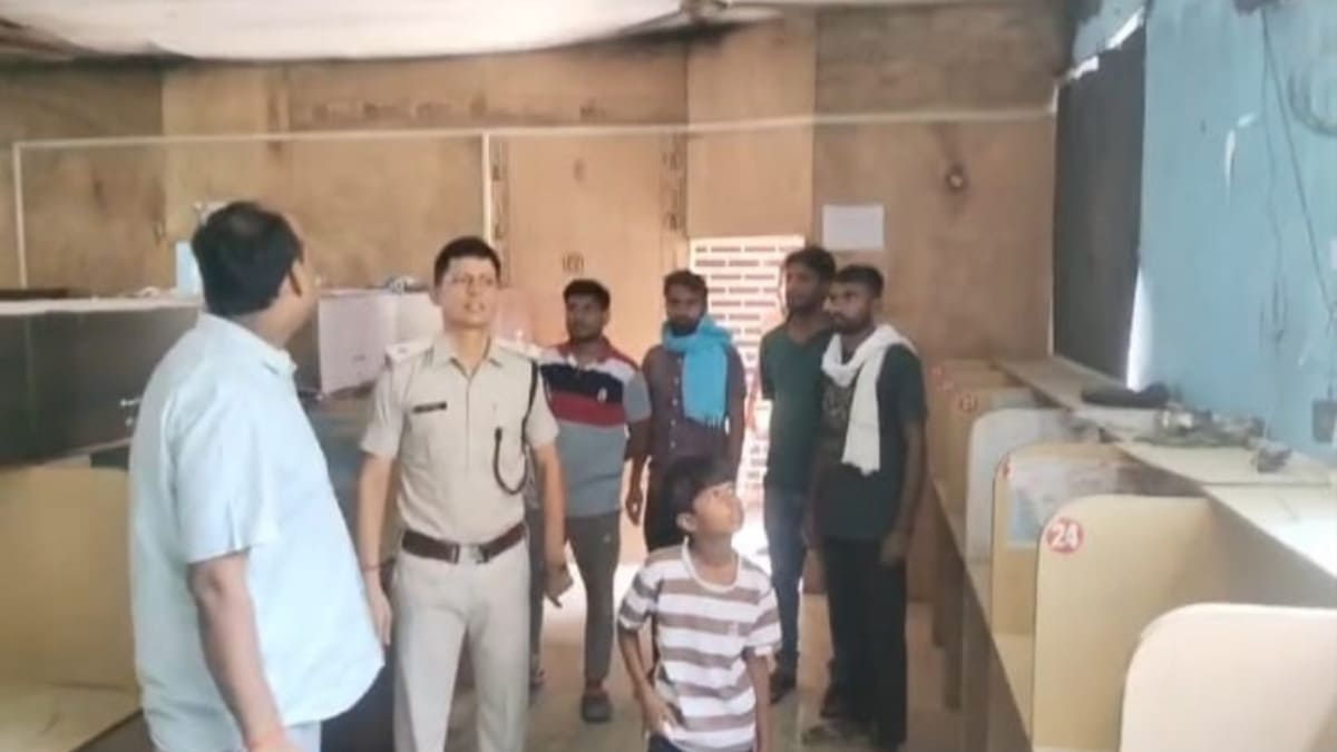 लखनऊ अग्निकांड से सबक नहीं ले रहा कैमूर, भभुआ की अमेरिकन लाइब्रेरी में शॉर्ट सर्किट से लगी भीषण आग, टला बड़ा हादसा