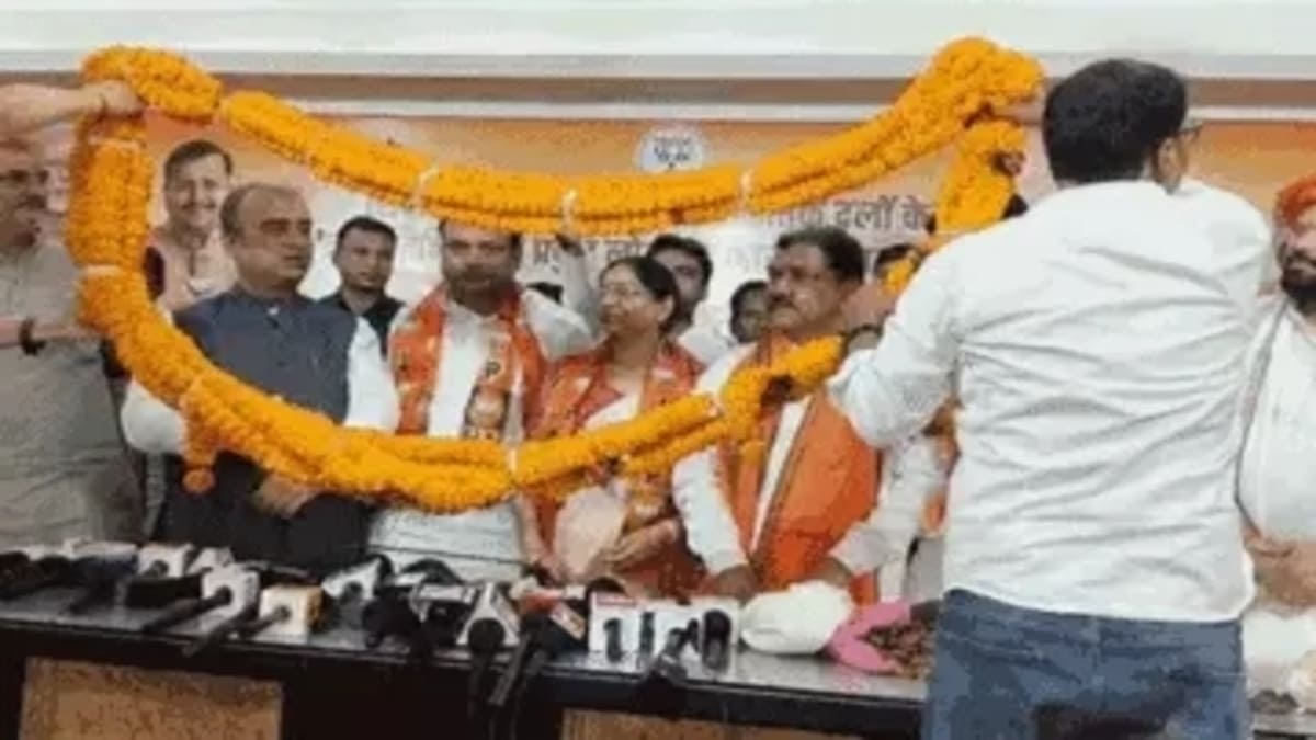 भाजपा में बड़ी सेंधमारी, जिला परिषद अध्यक्ष लीलावती गिरी समेत कई नेताओं की एंट्री