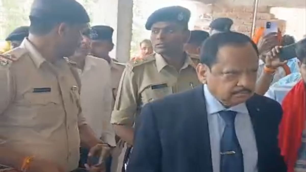 ​भरत तिवारी एनकाउंटर: न्यायिक जांच टीम पहुंची बिलौटी, 8 दिन बाद परिजनों से मिले SP, बढ़ी CBI जांच की मांग
