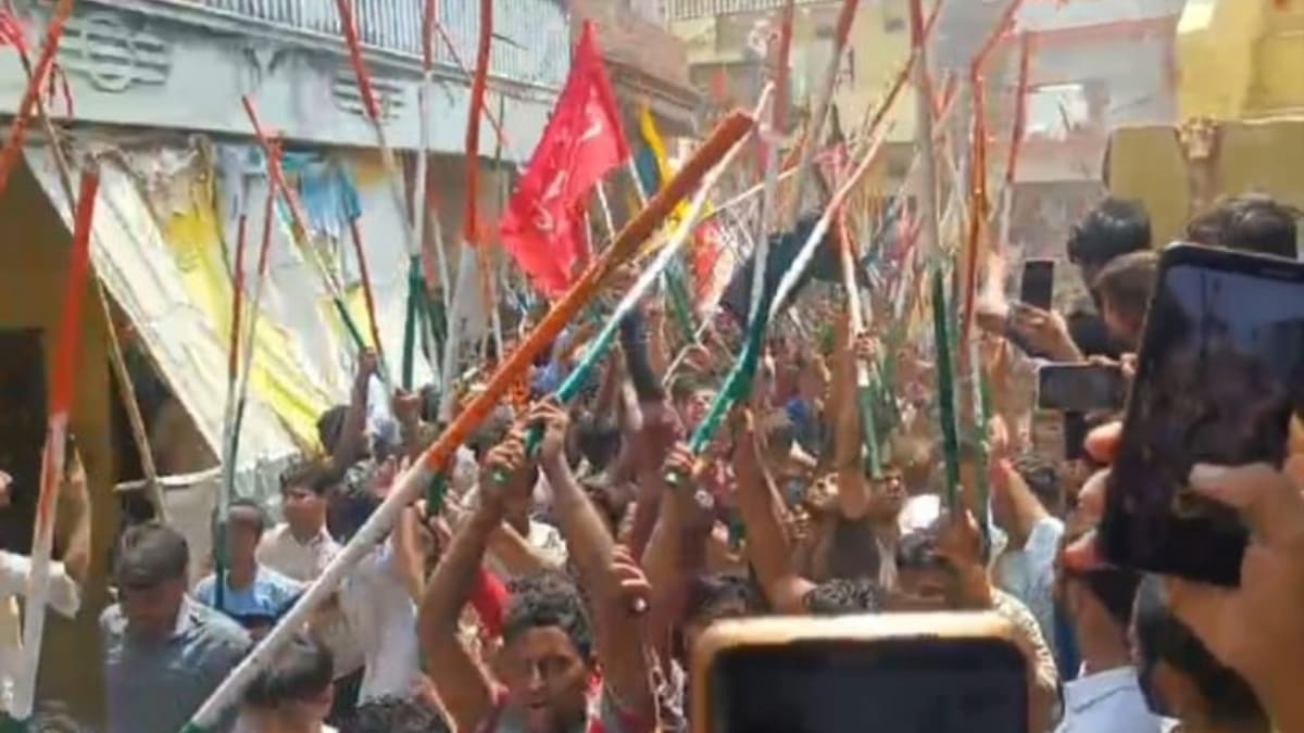 सासाराम में अकीदत का सैलाब: या हुसैन की सदाओं के साथ निकला ताजिया जुलूस, सुरक्षा के पुख्ता इंतजाम