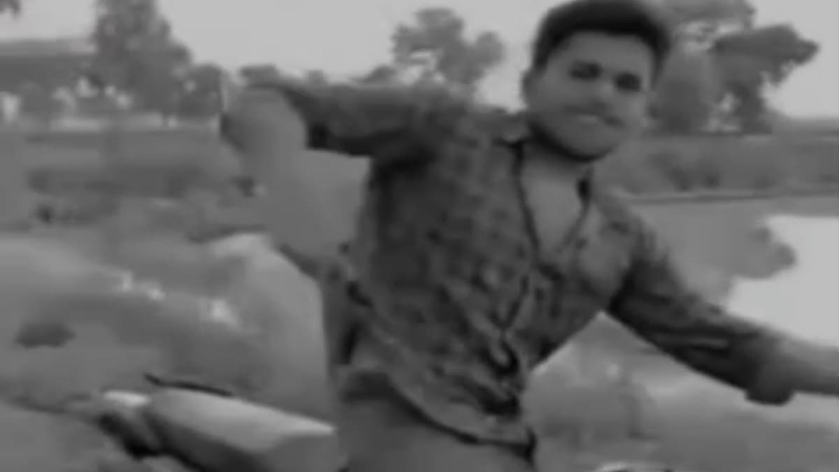 रील बनाने की सनक पड़ी भारी, हाथ में हथियार लहराते युवक का वीडियो वायरल, पुलिस की तलाश जारी