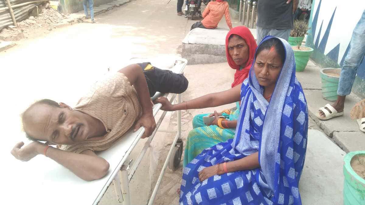 बेटी की सगाई की खुशियों के बीच दबंगों का कहर, गौ तस्करी का विरोध करने पर पिता के तोड़े दोनों पैर