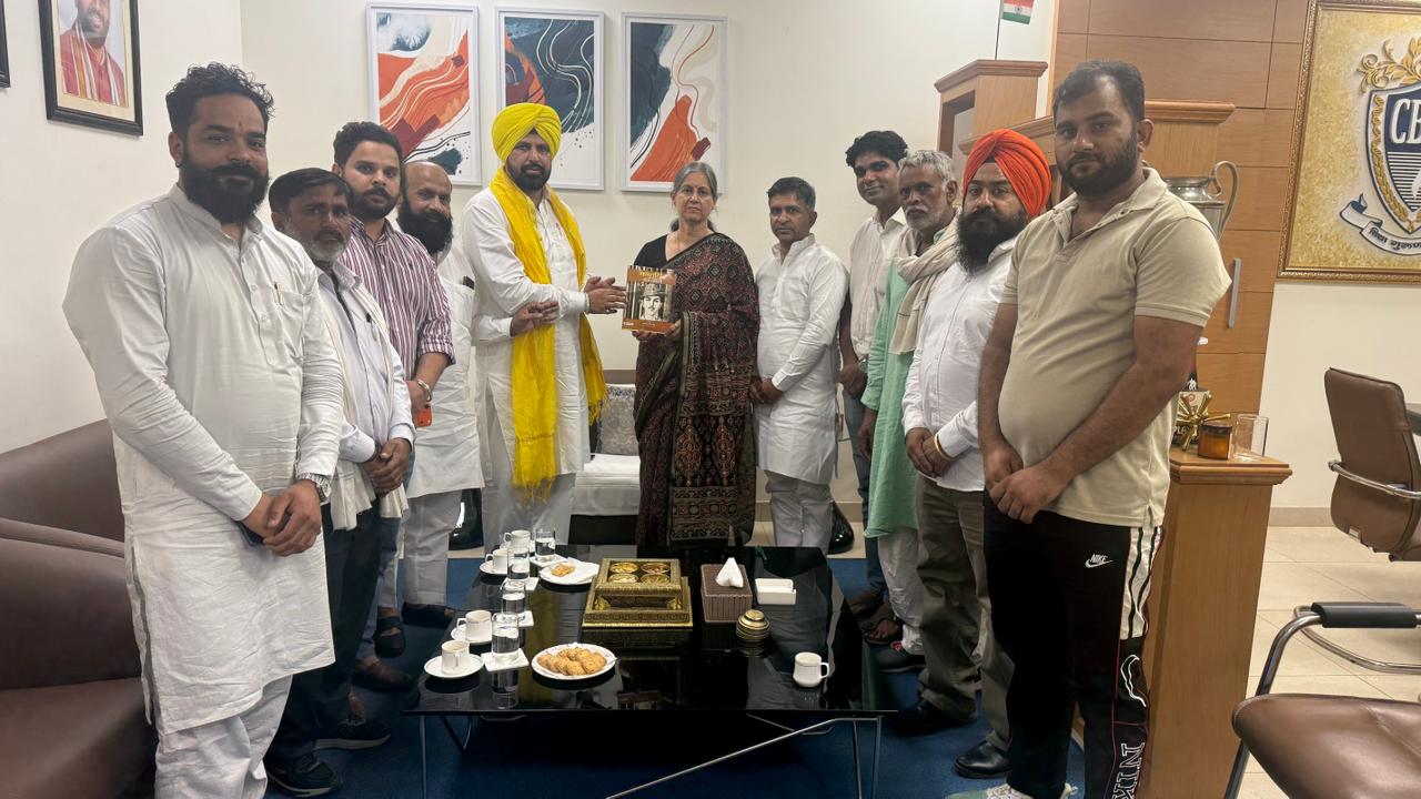 सीबीएलयू में स्थापित होगी शहीदे आजम भगत सिंह की प्रतिमा, छात्र हितों पर कुलगुरु से हुई सार्थक चर्चा