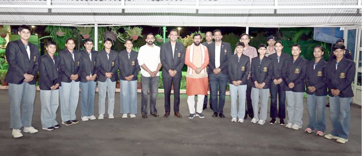 विश्व चैम्पियनशिप से पहले जूनियर महिला हैंडबॉल टीम ने CM नायब सैनी से की मुलाकात, खिलाड़ियों का बढ़ाया हौसला