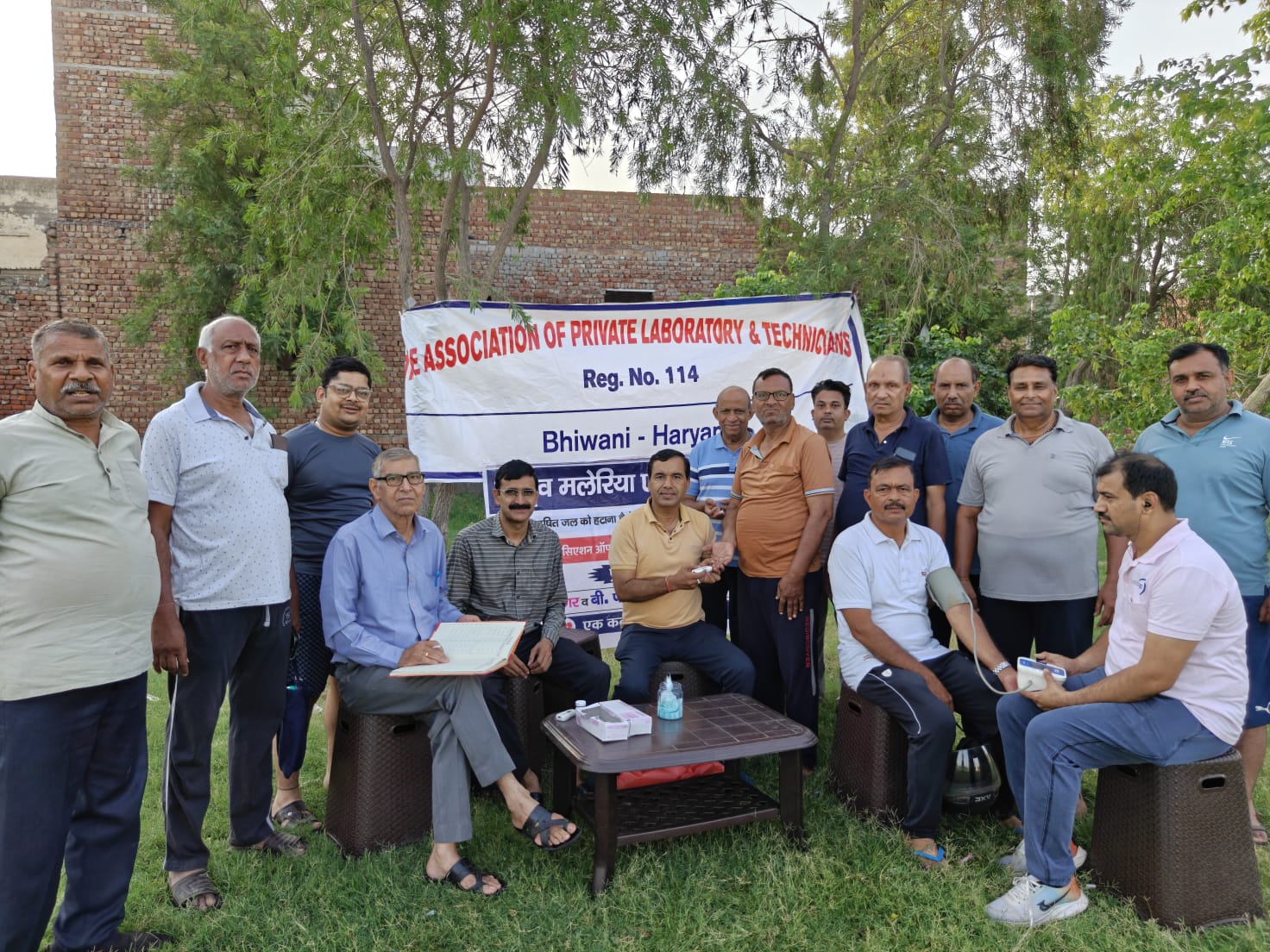 भिवानी में मुफ्त स्वास्थ्य जांच शिविर में उमड़ी भीड़, 109 लोगों ने कराई जांच; डेंगू-मलेरिया से बचाव का दिया संदेश