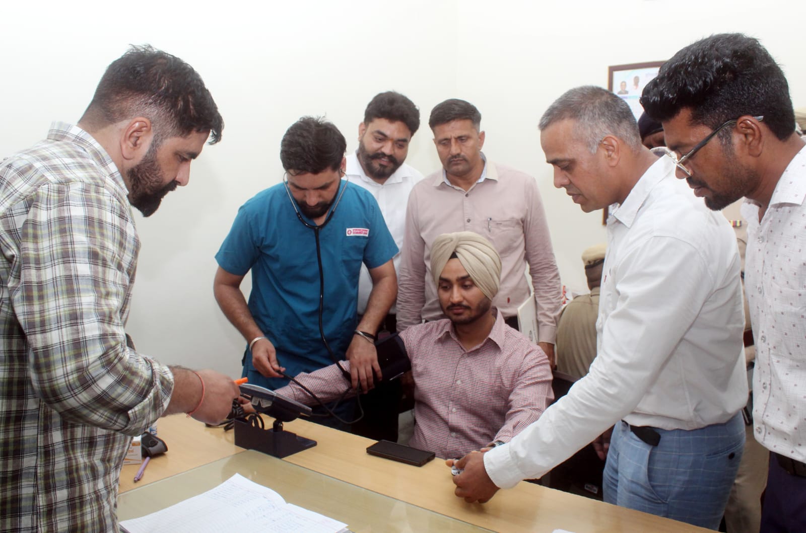 मानवता का चेहरा बनी कैथल पुलिस: रक्तदान शिविर में 44 यूनिट रक्त एकत्र, निशुल्क मेडिकल जांच शिविर का भी आयोजन
