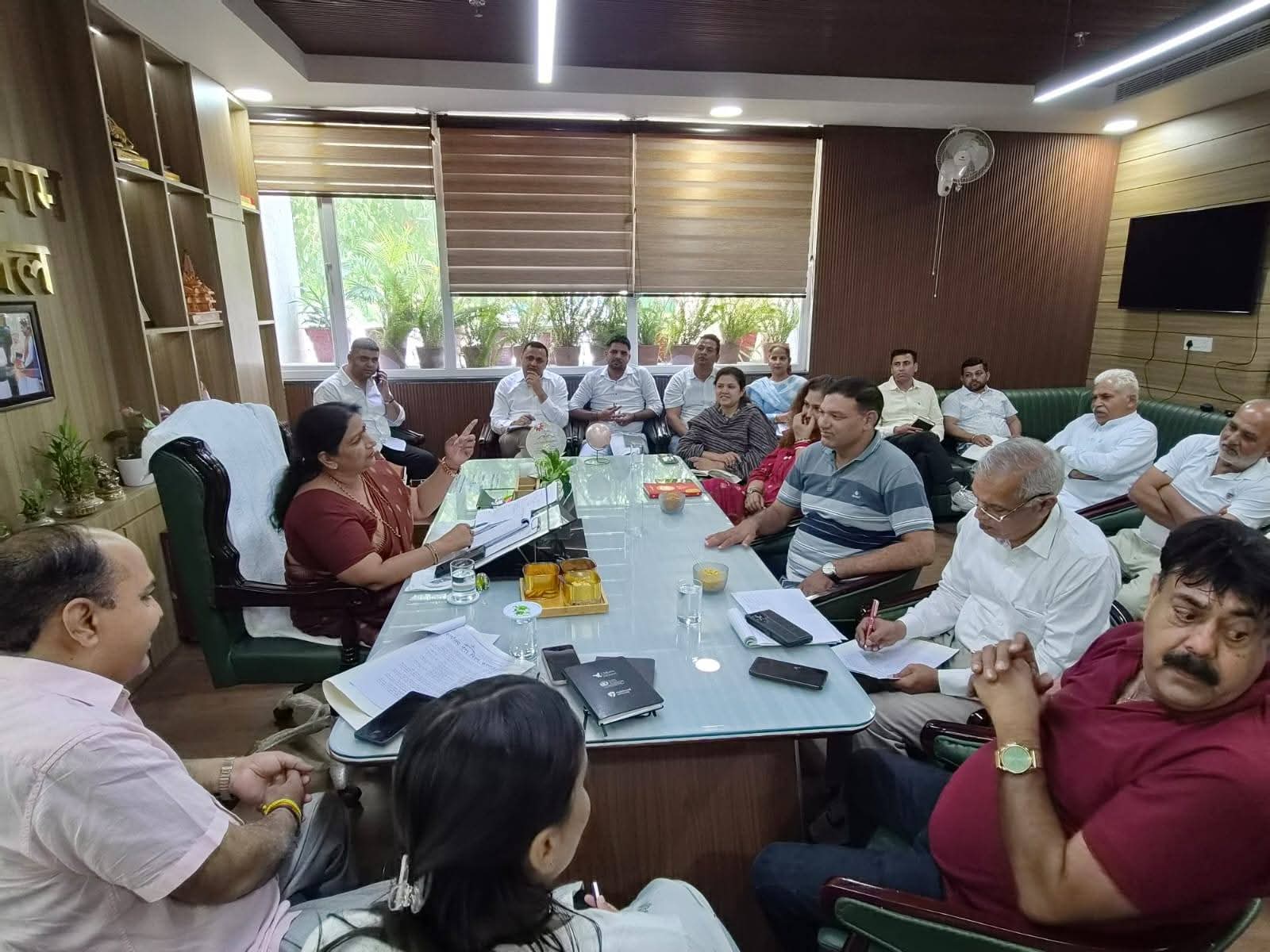 करनाल में वार्ड कमेटी की बैठक, विकास कार्यों को लेकर महापौर रेणु बाला गुप्ता ने दिए अहम निर्देश