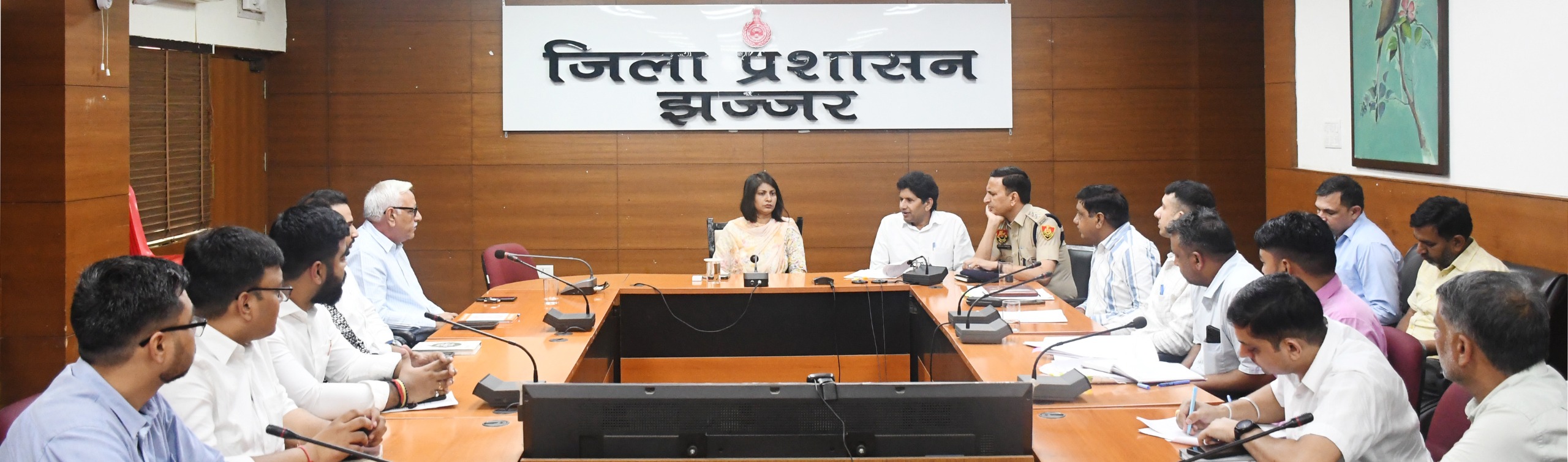 झज्जर में पेट्रोल-डीजल की जमाखोरी पर प्रशासन सख्त, डीसी वर्षा खांगवाल ने दिए कड़े निर्देश