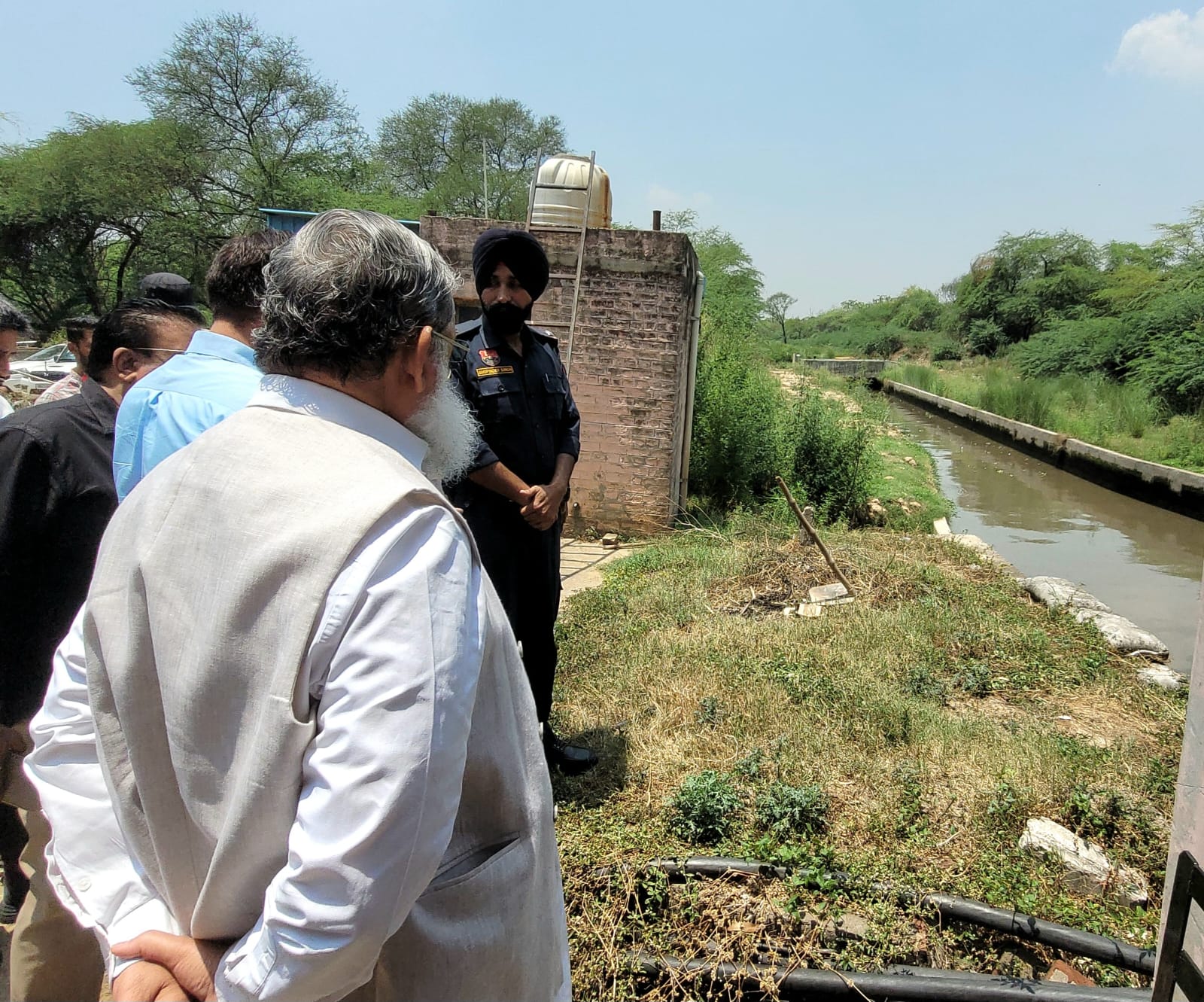41 डिग्री की तपती धूप में मैदान में उतरे अनिल विज, बाढ़ नियंत्रण व्यवस्थाओं की ली क्लास, अफसरों को 7 दिन का अल्टीमेटम