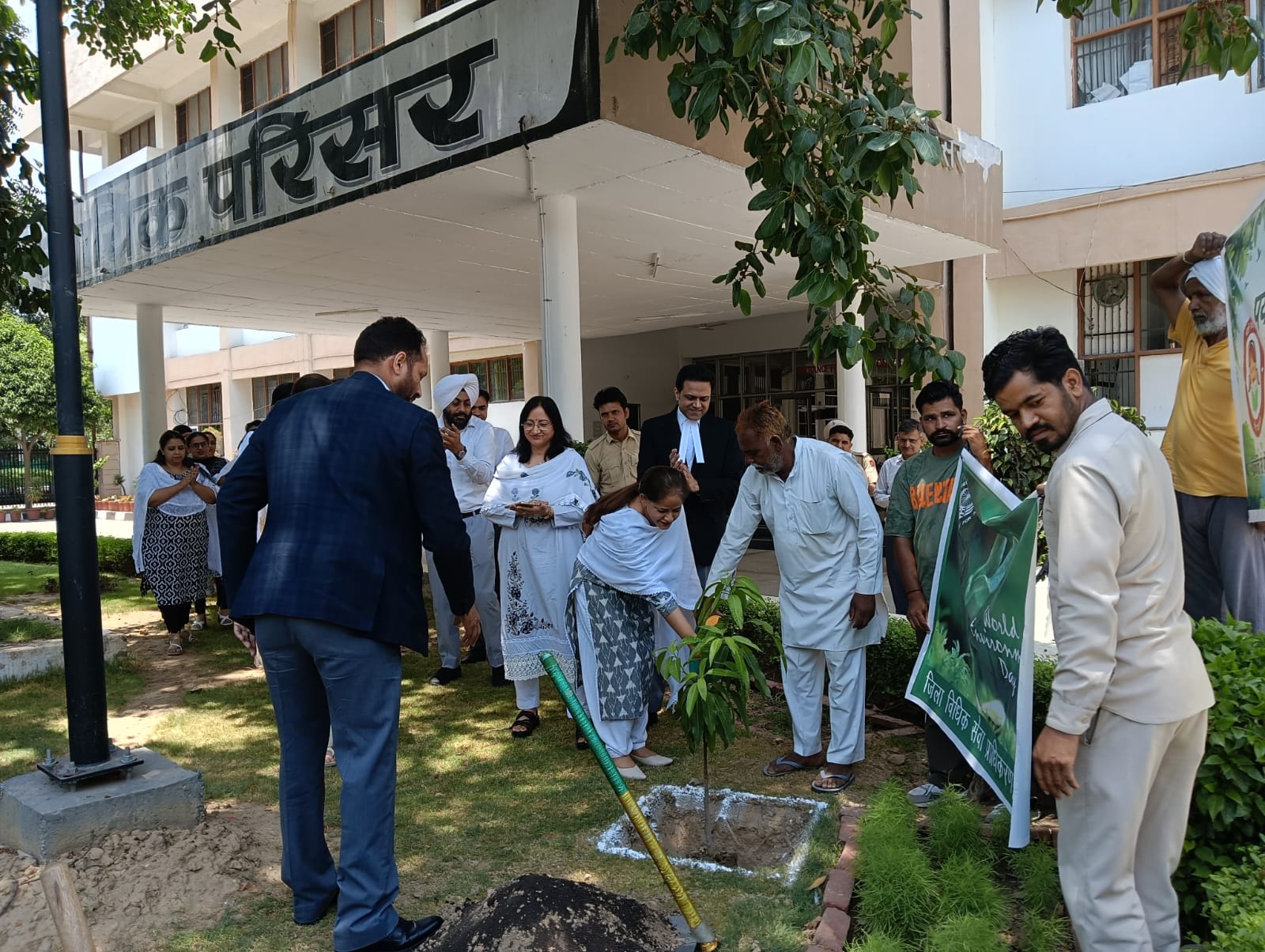 विश्व पर्यावरण दिवस पर जिला न्यायालय और एडीआर सेंटर परिसर में हुआ पौधारोपण, पर्यावरण संरक्षण का दिया संदेश