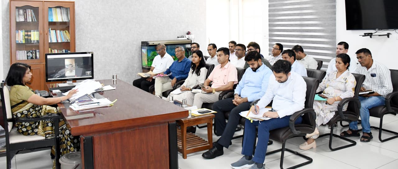 12 साल विश्वास के, विकास के, जनकल्याण के थीम के साथ आमजन को किया जाएगा जागरूक : डीसी