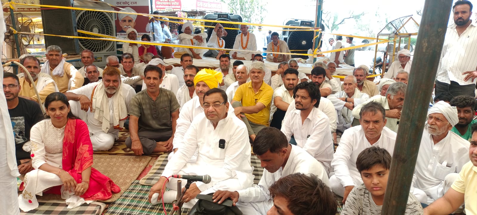 हांसी के चानौत गांव में पानी के लिए चल रहे धरने को आप का समर्थन, सुशील गुप्ता बोले- गांवों को प्यासा रखने वाली सरकार को सत्ता का हक नहीं