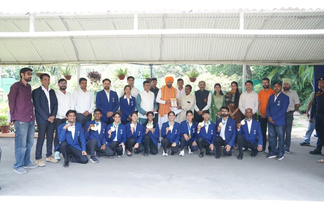 योगासन में दुनिया जीतने वाले हरियाणा के 11 लाल पहुंचे चंडीगढ़, मुख्यमंत्री नायब सिंह सैनी से की खास मुलाकात